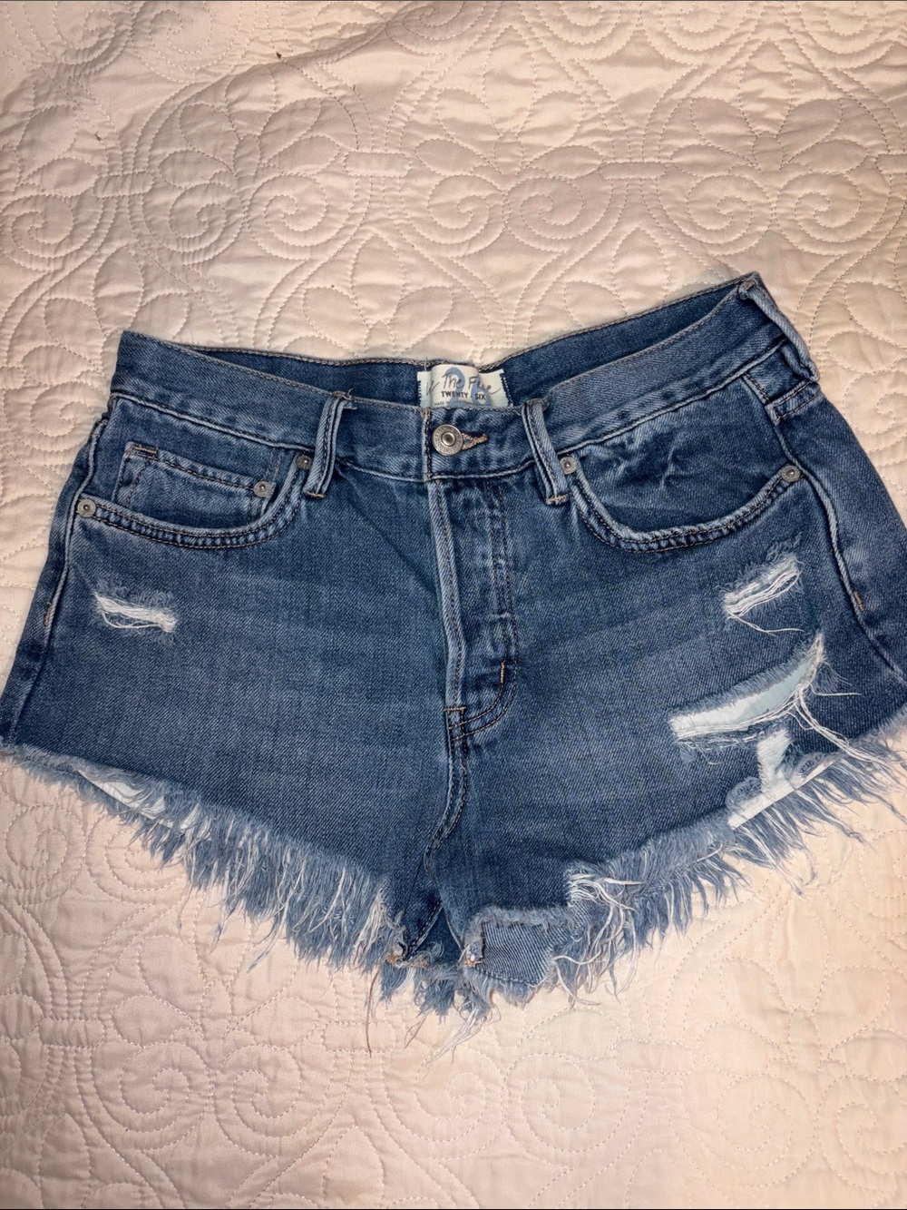 We The Free People Size 26 Distressed Denim Button Fly Fray Hem Shorts 5 Pockets